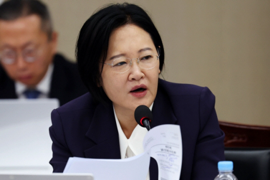 이수진 더불어민주당 의원(서울 동작을)이 지난해 10월 국정감사에서 질의하고 있다. 연합뉴스