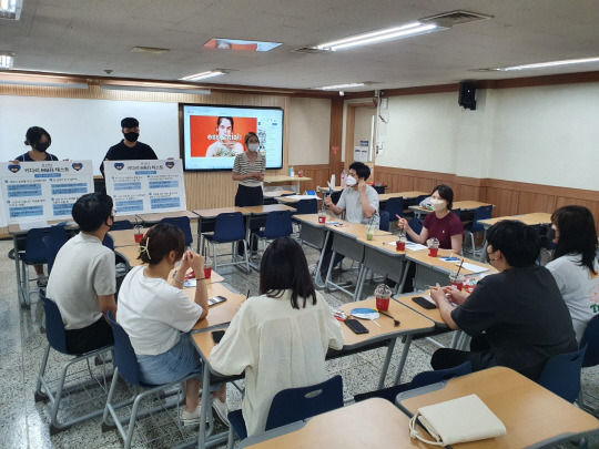 십시일방은 방친들에게 주거 외에 금융, 부동산, 진로, 생활역량 교육 등 다양한 프로그램을 제공하며 자립을 지원하고 있다. BC카드 제공