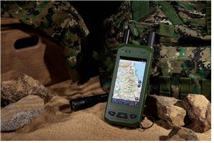 휴대용 위성통신장비. 방위사업청 제공