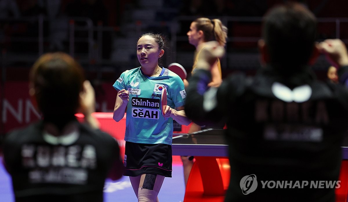 (부산=연합뉴스) 21일 오후 부산 해운대구 벡스코에서 열린 BNK부산은행 2024부산세계탁구선수권대회 여자 16강전 한국과 브라질의 경기. 전지희가 브루나 다카하시를 상대로 승리를 결정 짓는 득점에 성공한 후 환호하고 있다. 8강 진출에 성공한 여자 대표팀은 파리올림픽 단체전 진출권을 획득했다. 2024.2.21