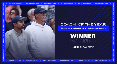 얀니크 신네르와 호흡을 맞추고 있는 시몬 바뇨치(왼쪽)와 대런 케이힐 코치. 2023 남자프로테니스(ATP)투어 올해의 지도자로 선정됐다. ATP투어 제공