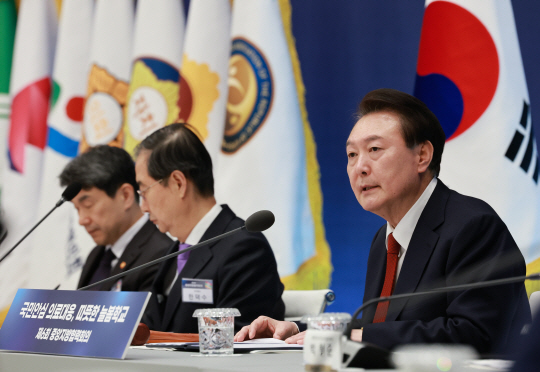 윤석열 대통령이 27일 청와대 영빈관에서 열린 제6차 중앙지방협력회의에서 발언하고 있다. 뉴시스(대통령실통신사진기자단)