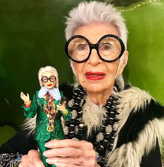 아펠의 모습을 본뜬 바비인형. 인스타그램 캡처