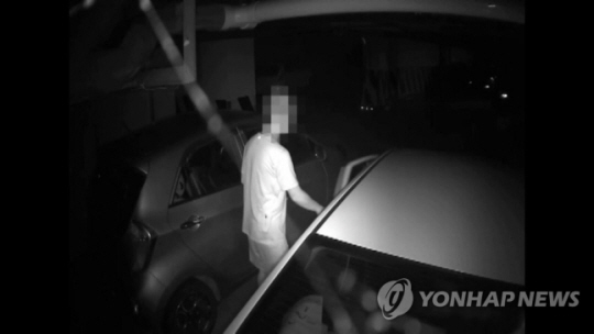 차털이범. 이 사진은 기사와 관련 없음.연합뉴스