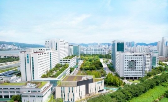 아산사회복지재단 서울아산병원이 미국 시사 주간지 뉴스위크가 실시한 병원 평가에서 국내 1위를 기록했다. 세계에서는 지난해보다 7단계 상승한 22위에 올랐다. 뉴시스(서울아산병원 제공)
