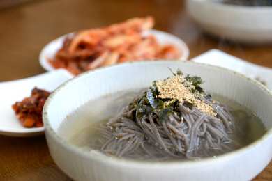 대구 불로동 ‘불로묵가’의 묵국수.