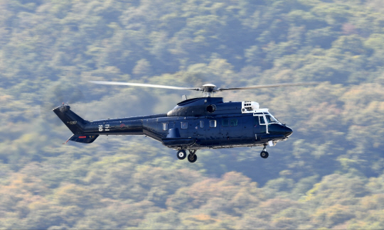 1988년 노태우 대통령 시절부터 타고 다닌 ‘슈퍼 퓨마’ VIP 헬기. 1988년 에어버스 헬리콥터사의 전신인 아에로스빠시알사의 슈퍼 퓨마 헬기 3대를 도입해 1999년까지 사용했다. 슈퍼 퓨마는 현재 공군 탐색구조전대에서 참모총장 등의 VIP용으로 운용중이다.디펜스타임즈 제공