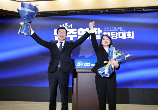 윤영덕(왼쪽)·백승아 더불어민주연합 공동대표. 뉴시스