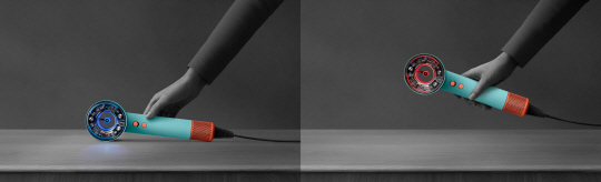 ‘슈퍼소닉 뉴럴 헤어드라이어’의 ‘일시 정지 감지 기능’을 표현한 모습. 이 기능은 움직임을 감지하는 모션 감지 센서를 사용, 사용자가 스타일링을 하지 않을 때는 자동으로 온도 설정을 비활성화하고 바람 속도와 소음을 감소시킨다. 다이슨 제공