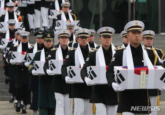 지난해 12월29일 서울 동작구 국립서울현충원에서 2023년 6.25 전사자 발굴유해 합동봉안식이 열리고 있다. 뉴시스 제공
