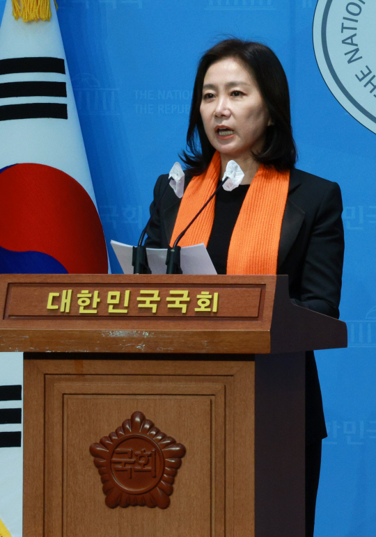 허은아 개혁신당 창당준비위원장이 18일 오전 서울 국회 소통관에서 기업 및 교통 관련 정강정책 기자회견을 하고 있다. 뉴시스