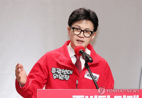 한동훈 국민의힘 비상대책위원장 겸 총괄선거대책위원장이 19일 서울 여의도 국회 의원회관에서 열린 제22대 총선 중앙선거대책위원회 발대식 및 공천자대회에서 인사말을 하고 있다.