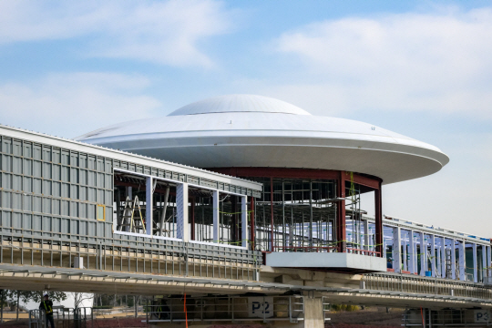 우주선 모양의 조형물이 설치된 순천만국가정원 ‘스페이스 브릿지’. 순천시청 제공