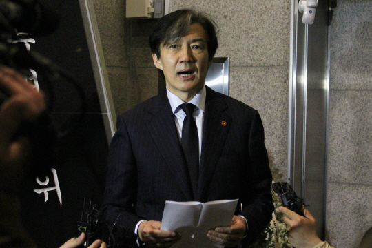 조국 조국혁신당 대표가 23일 오전 제주시 봉개동 제주4·3평화공원에서 참배한 뒤 발언하고 있다. 뉴시스