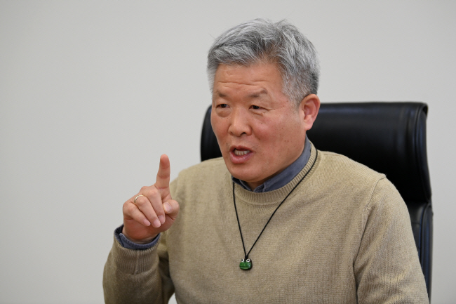 김병호 천상병시인기념사업회 부이사장은 최근 문화일보와의 인터뷰에서 “천상병 시인을 만나지 않았다면 좋아서 시작한 연극을 하면서도 행복함을 느끼지 못했을 것”이라고 말했다. 문호남 기자
