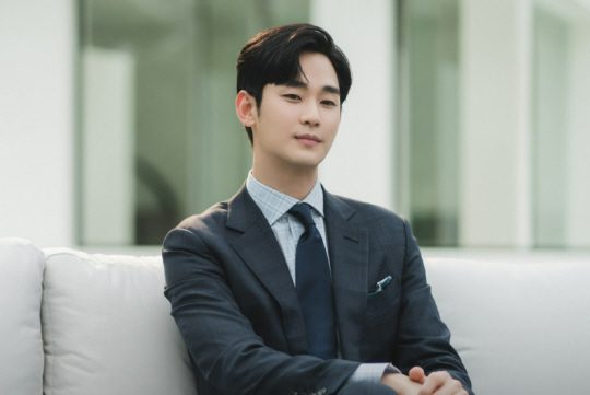 배우 김수현
