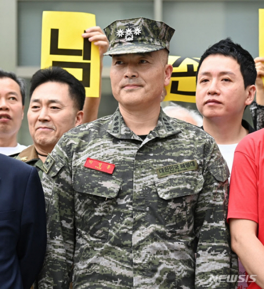 박정훈 전 해병대 수사단장이 군검찰에 출석하는 모습. 뉴시스