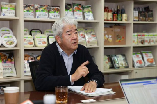 사단법인 독립운동가최재형기념사업회의 제 5회 최재형 상 대상을 수상하는 정세장 ㈜ 면사랑 대표. 사단법인 독립운동가최재형기념사업회 제공