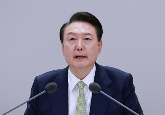 윤석열 대통령이 2일 정부세종청사에서 열린 민생토론회 후속 조치 점검 회의에 참석해 발언하고 있다. 뉴시스