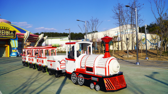 마산로봇랜드 순환열차 ‘로일리 트레인’.