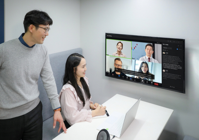 삼성SDS 직원들이 브리티 코파일럿을 업무에 활용하고 있다.  삼성SDS 제공