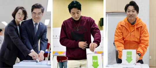 제22대 국회의원 선거 사전투표 첫날인 5일 경기 화성을에 출마한 공영운(왼쪽사진부터) 더불어민주당 후보, 한정민 국민의힘 후보, 이준석 개혁신당 후보가 각각 동탄4동, 6동, 7동 행정복지센터에서 투표를 하고 있다. 뉴시스