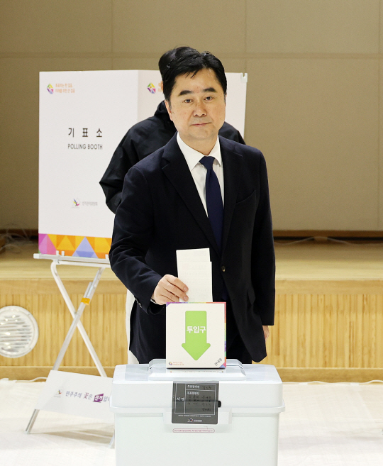 김종민 후보 사전투표 모습. 연합뉴스