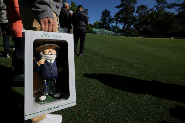 놈 인형은 기념품 중 가장 인기가 많고 구하기 어렵다.  로이터 연합뉴스