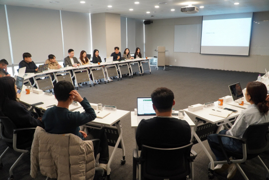 체인지 에이전트 2기가 한샘 상암사옥 회의실에서 발대식을 진행 중이다. 한샘 제공