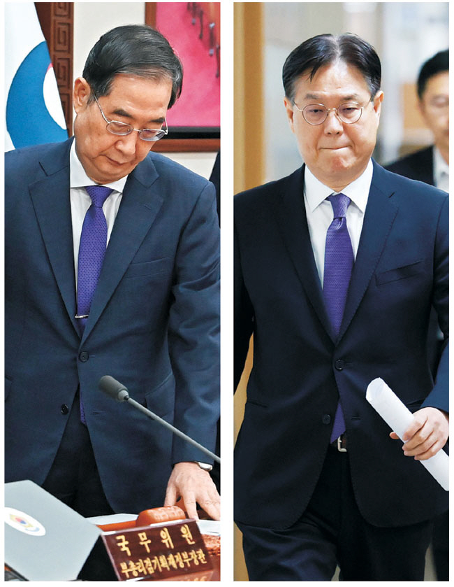 한덕수 국무총리가 11일 오전 서울 종로구 정부서울청사에서 열린 국무회의에서 자리에 앉고 있고, 이관섭(오른쪽) 대통령 비서실장은 같은 날 22대 총선 관련 브리핑을 하기 위해 브리핑실로 이동하고 있다. 문호남 기자·연합뉴스