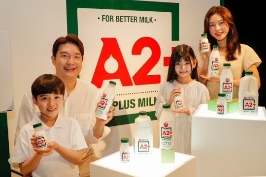 15일 서울 용산구 그랜드하얏트서울에서 열린 서울우유협동조합 ‘A2+(플러스) 우유 출시회’에서 모델들이 신제품을 선보이고 있다. 서울우유협동조합 제공