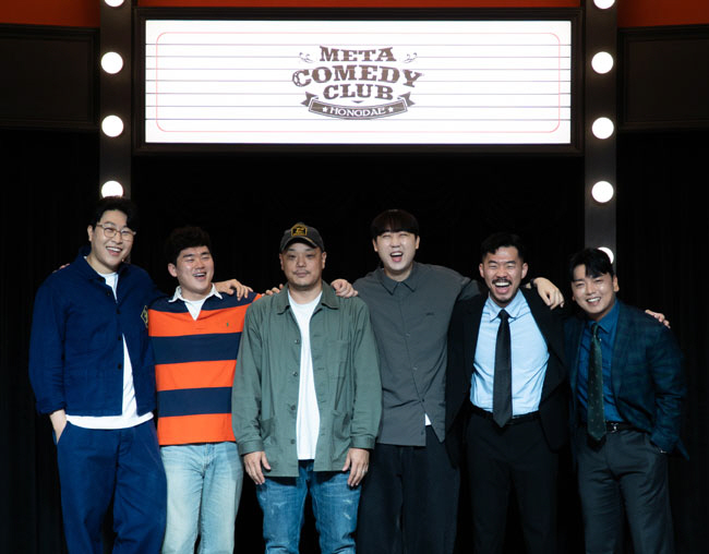 지난 15일 열린 기자간담회에 참석한 메타코미디 소속 코미디언들. 왼쪽부터 이용주, 이제규, 정영준 대표, 이재율. 손동훈. 곽범. 메타코미디 제공