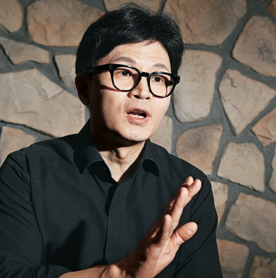 한동훈 국민의힘 비상대책위원장 겸 총괄선거대책위원장이 지난 7일 충북 청주시 한 카페에서 문화일보와 인터뷰를 하고 있다. 백동현 기자