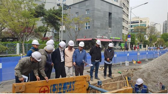 관내 노후하수관로 공사장에서 점검이 진행되고 있다. 양천구청 제공