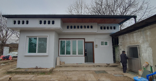 충북 청주시 오송읍 국가유공자 이 모 씨 자택을 대상으로 주거환경 개선 후의 모습. 오는 17일 ‘명품집’ 1호 현판식을 열 계획이다. 이씨는 1970년 월남전에 참전해 고엽제후유의증 판정을 받은 전상군경이다. 국가보훈부 제공