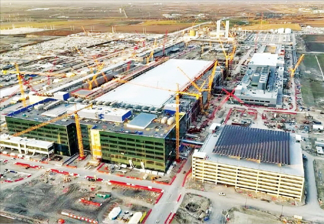 삼성전자가 미국 텍사스주 테일러시에 짓고 있는 삼성 파운드리 공장 건설현장 전경.  테일러시 제공