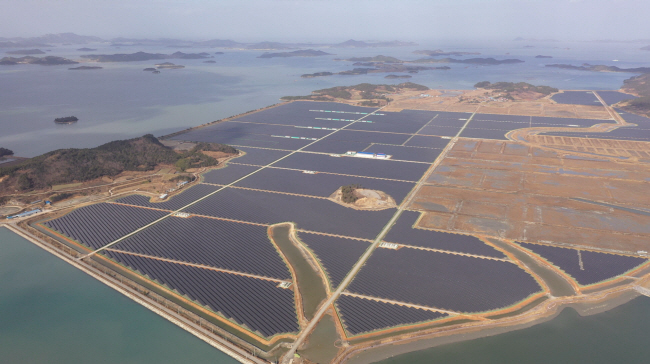 신안 안좌도 태양광발전소 전경.  신안군청 제공