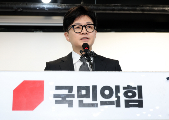 한동훈 국민의힘 비상대책위원장이 지난 11일 서울 영등포구 여의동 국민의힘 당사에서 총선 패배 책임을 지고 비대위원장직을 사퇴하겠다고 밝혔다. 연합뉴스
