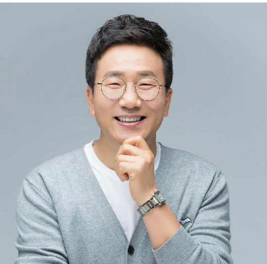 강제 추행 혐의로 피소된 아나운서 유영재