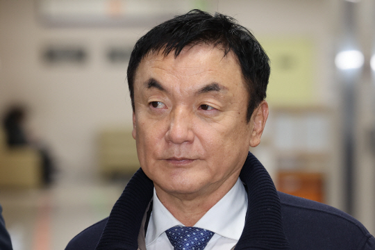 권오수 전 도이치모터스 회장이 지난 1월 서울 서초구 서울고법에서 열린 주가조작 혐의 항소심 공판에 출석하고 있다. 뉴시스