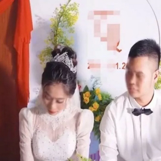 전 남친의 축가에 눈물을 보이는 신부. 잘루안