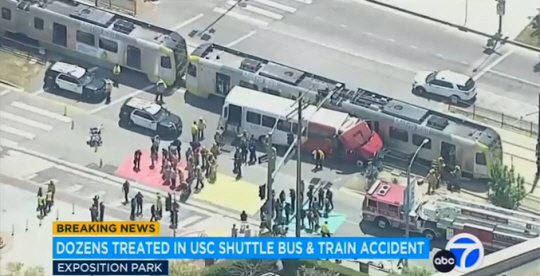 LA 소방국이 페이스북에 게시한 지역방송 ABC7 뉴스 영상. Los Angeles Fire Department 페이스북 게시물 캡처