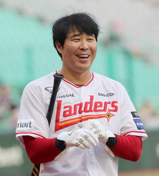 SSG의 한유섬. SSG 제공