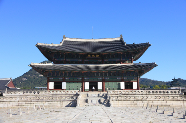 한국을 대표하는 국가유산인 문화유산 국보 제223호 경복궁 근정전. 게티이미지뱅크