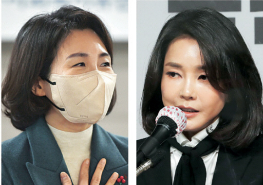 이재명 더불어민주당 대표 부인 김혜경(왼쪽) 여사와 윤석열 대통령 부인 김건희 여사
