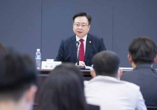 조규홍 보건복지부 장관이 22일 오후 서울 중구 프레스센터에서 출입기자 간담회에서 현안에 대한 의견을 설명하고 있다. 복지부 제공