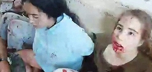 지난해 10월 7일 이스라엘 남부 나할 오즈 군 기지에서 이스라엘 여군 병사들이 하마스 무장대원들에게 납치된 당시 영상이 22일(현지시간) 공개됐다. 로이터 연합뉴스