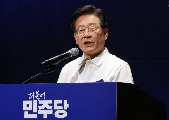 이재명 더불어민주당 대표가 22일 오후 충남 예산군 스플라스 리솜에서 열린 제22대 국회의원 당선인 워크숍에서 발언하고 있다. 뉴시스