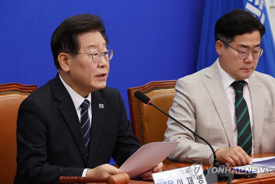 더불어민주당 이재명 대표가 24일 국회에서 열린 최고위원회의에서 발언을 하고 있다.연합뉴스