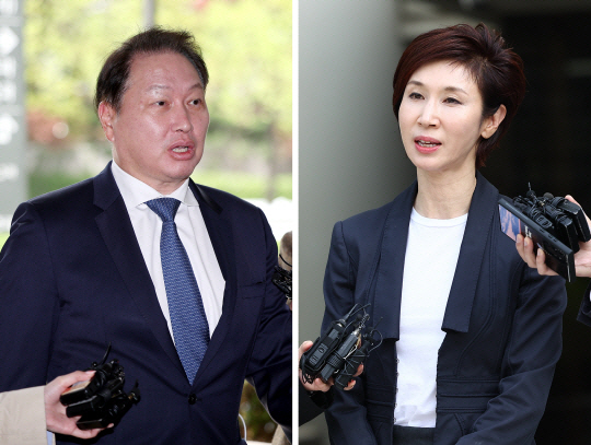 최태원 SK그룹 회장과 노소영 아트센터 나비 관장이 지난달 16일 오후 서울 서초구 서울고법에서 열린 이혼 소송 항소심 공판에 나란히 출석하는 모습. 연합뉴스